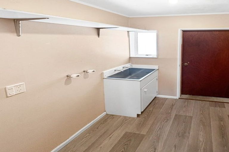 Photo of property in 1a Hendon Place, West End, Palmerston North, 4412