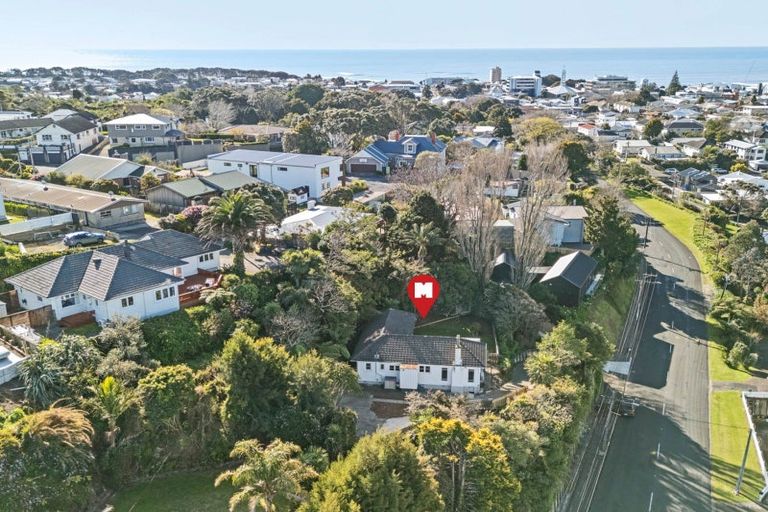 Photo of property in 20 Frankley Road, Westown, New Plymouth, 4310