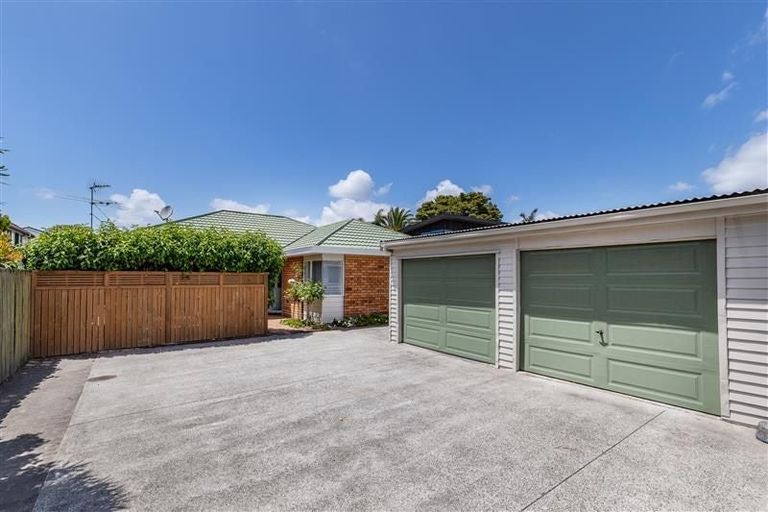 Photo of property in 25a Harbour View Road, Point Chevalier, Auckland, 1022