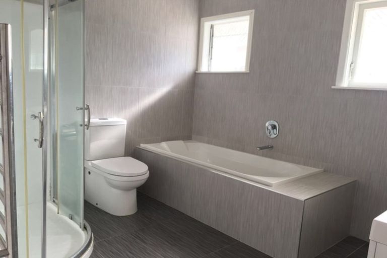 Photo of property in 12 Arahia Street, Northcote, Auckland, 0627