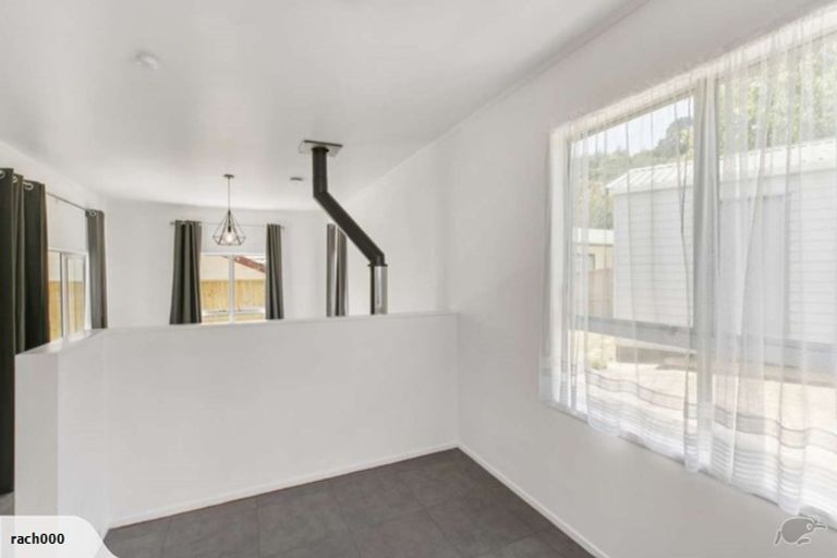 Photo of property in 28 Dingadee Street, Welcome Bay, Tauranga, 3112