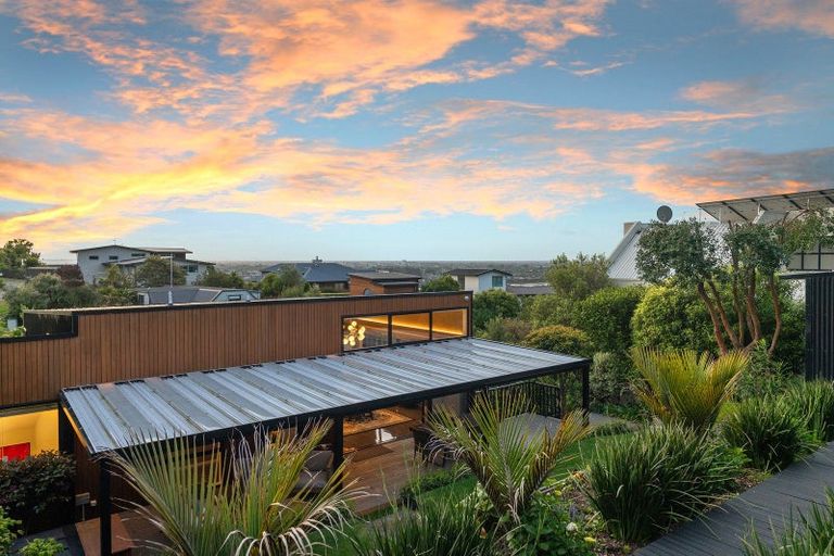 Photo of property in 11 Janice Place, Mount Pleasant, Christchurch, 8081