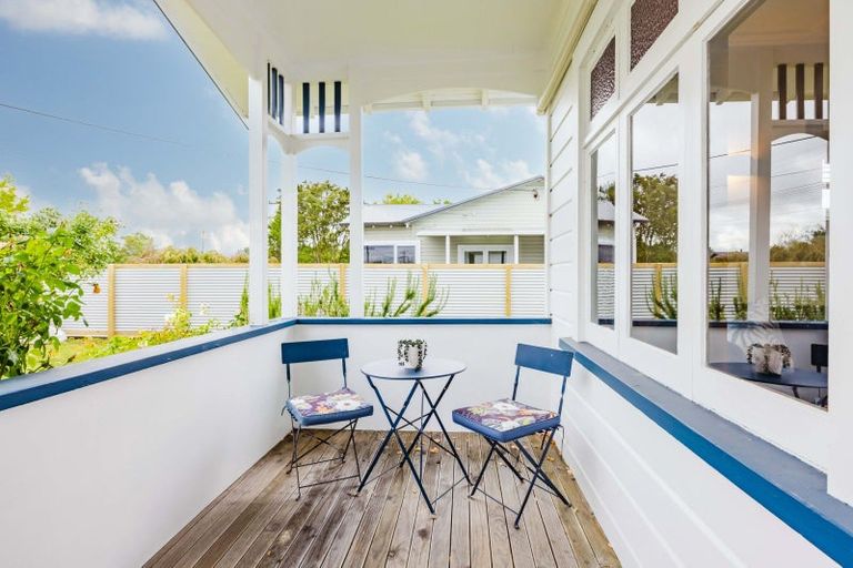 Photo of property in 14 Francis Drake Street, Waipukurau, 4200