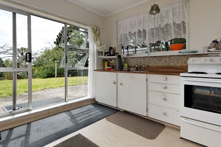 Photo of property in 61 West Coast Road, Glen Eden, Auckland, 0602