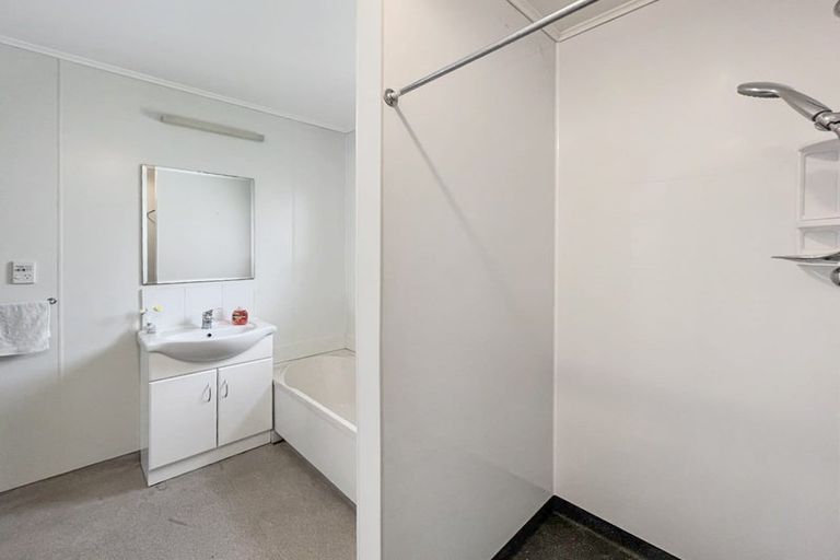 Photo of property in 17 Rewa Street, Takaro, Palmerston North, 4412