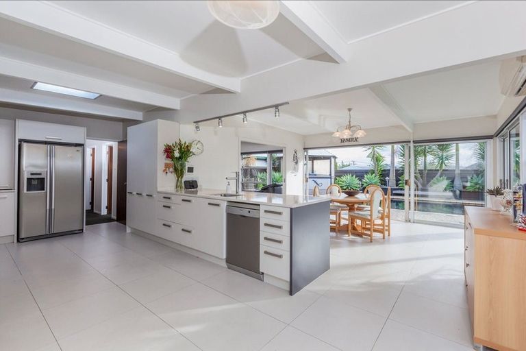 Photo of property in 59 Mcfadzean Drive, Blockhouse Bay, Auckland, 0600