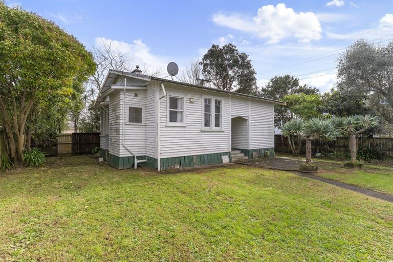 Photo of property in 50 Woodglen Road, Glen Eden, Auckland, 0602