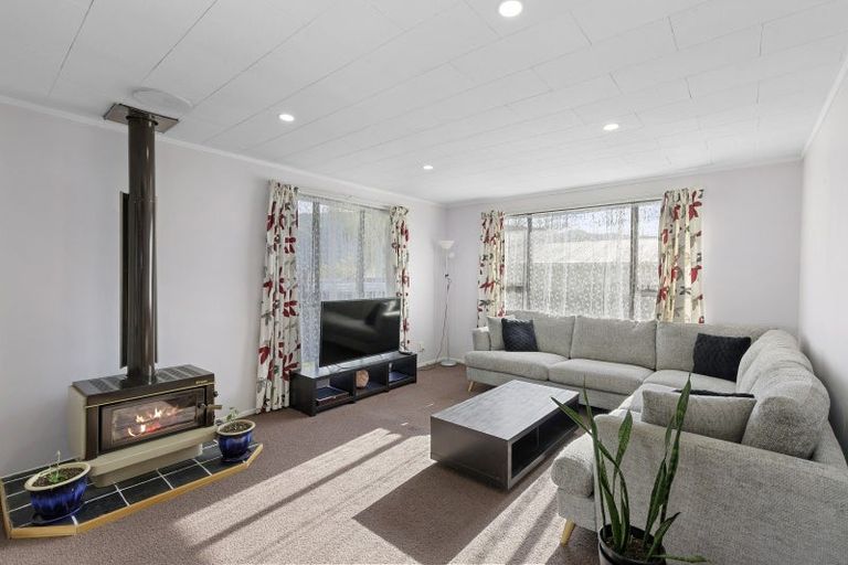 Photo of property in 2/12 Garnet Grove, Birchville, Upper Hutt, 5018