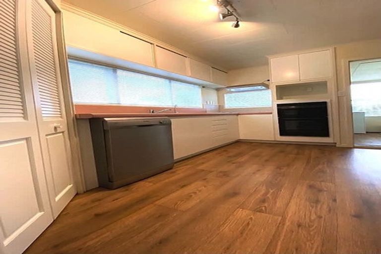 Photo of property in 172 Main Road South, Raumati South, Paraparaumu, 5032