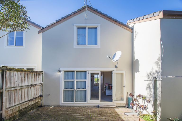 Photo of property in 11/57 Gladstone Road, Northcote, Auckland, 0627