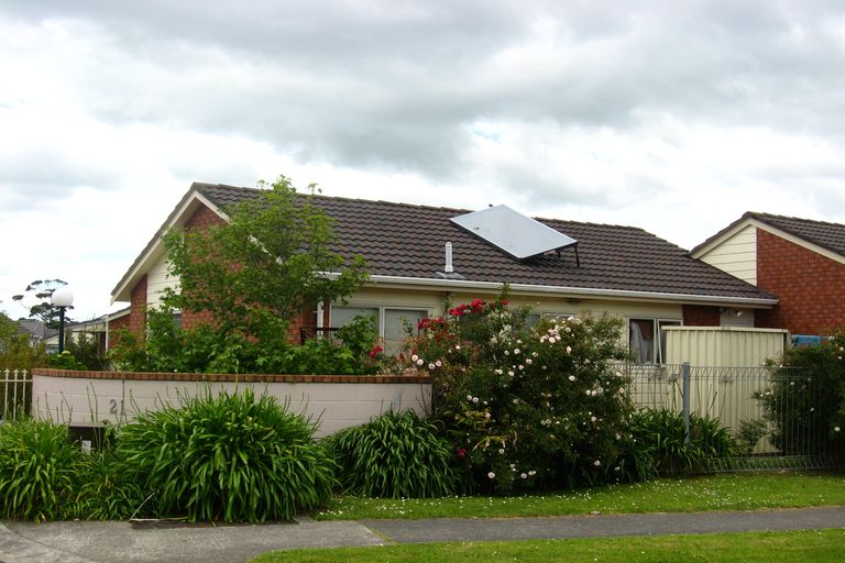 Photo of property in 21 Robert Ross Place, Clendon Park, Auckland, 2103