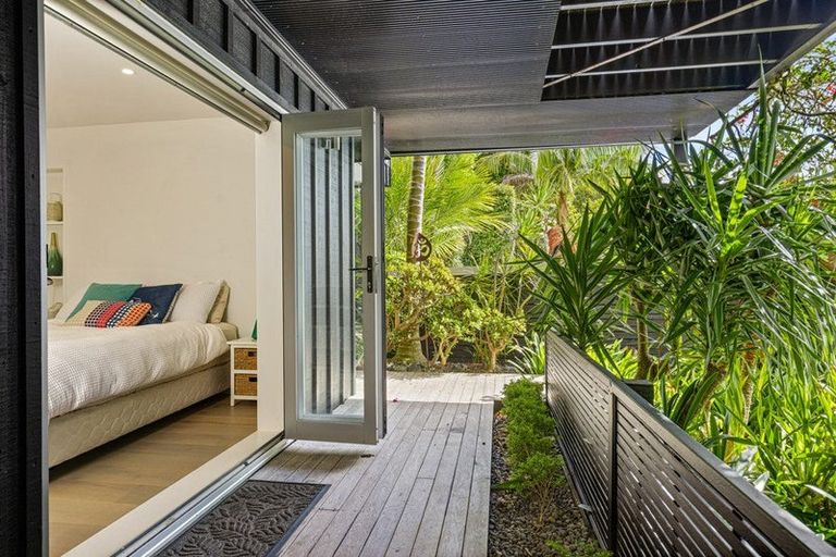 Photo of property in 1184 Sandspit Road, Sandspit, Warkworth, 0982