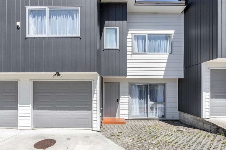 Photo of property in 4035c Great North Road, Glen Eden, Auckland, 0602