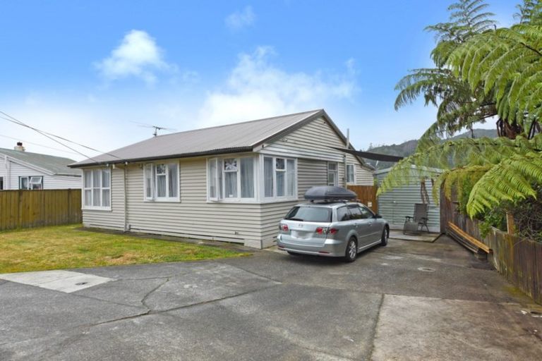 Photo of property in 43 August Street, Stokes Valley, Lower Hutt, 5019