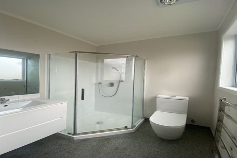 Photo of property in 33 Wharf Road, Te Atatu Peninsula, Auckland, 0610