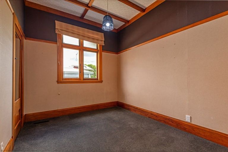 Photo of property in 24 Argyle Avenue, Takaro, Palmerston North, 4410