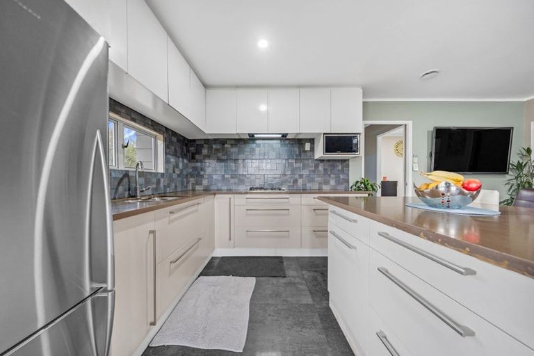 Photo of property in 2/33 Seaward Place, Wattle Downs, Auckland, 2103