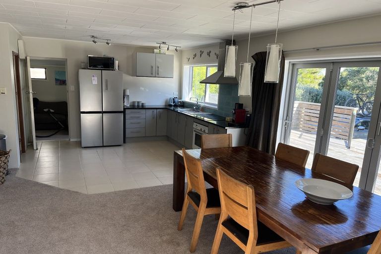 Photo of property in 10 Twilight Bay, Omaha, 0986