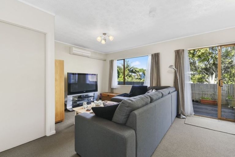 Photo of property in 2/32 Stredwick Drive, Torbay, Auckland, 0630