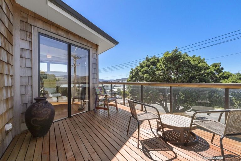 Photo of property in 274 Queens Drive, Lyall Bay, Wellington, 6022