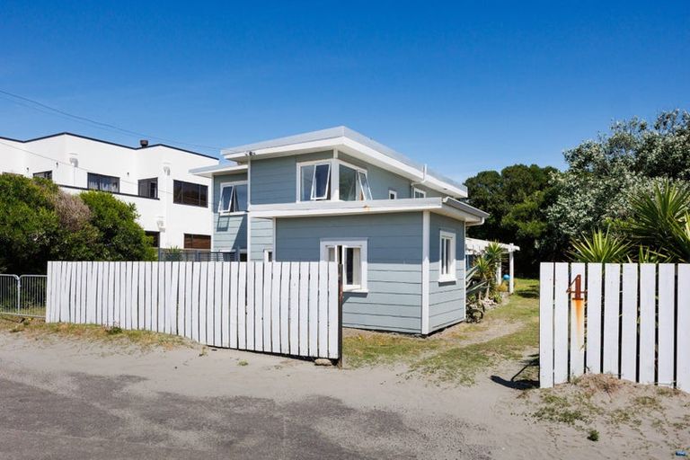 Photo of property in 4 Hunia Terrace, Himatangi Beach, Foxton, 4891