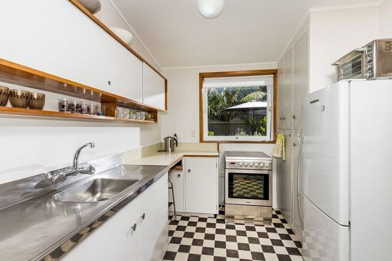 Photo of property in 4/6 North Avenue, Narrow Neck, Auckland, 0624