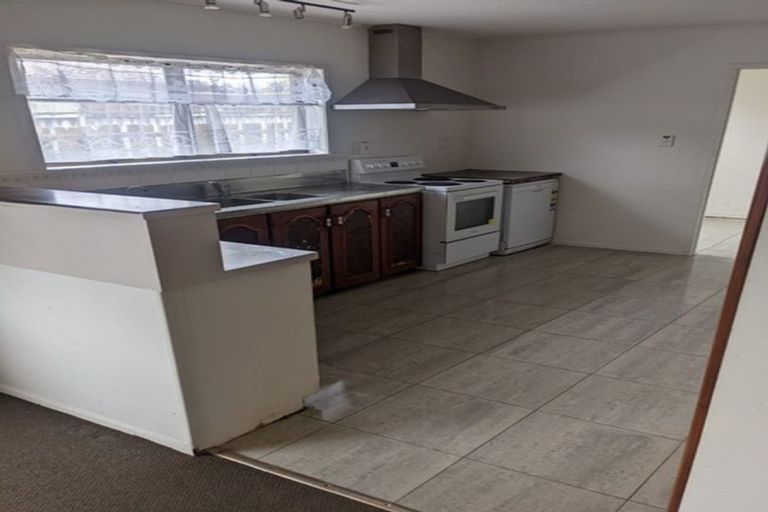 Photo of property in 2 Ti Nana Crescent, Henderson, Auckland, 0610