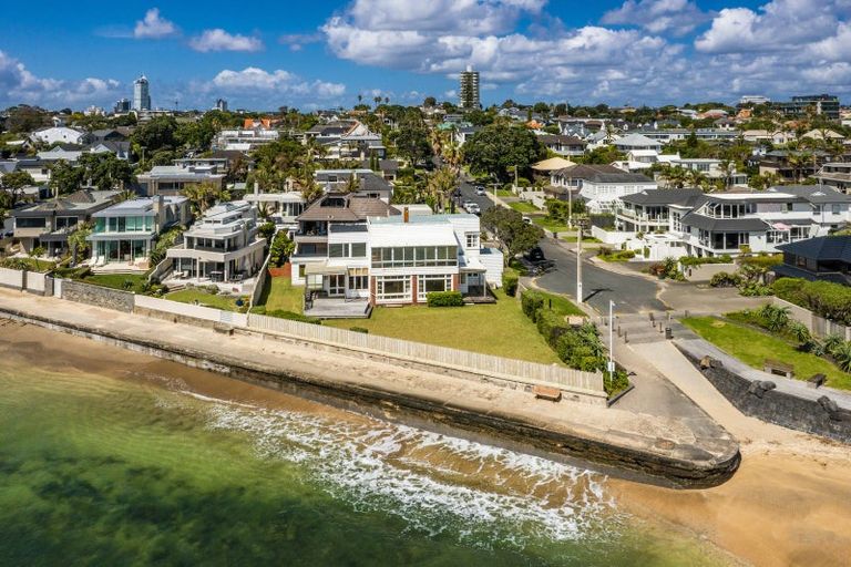 Photo of property in 39 Ocean View Road, Milford, Auckland, 0620