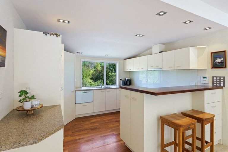 Photo of property in 94 Peka Peka Road, Peka Peka, Waikanae, 5391