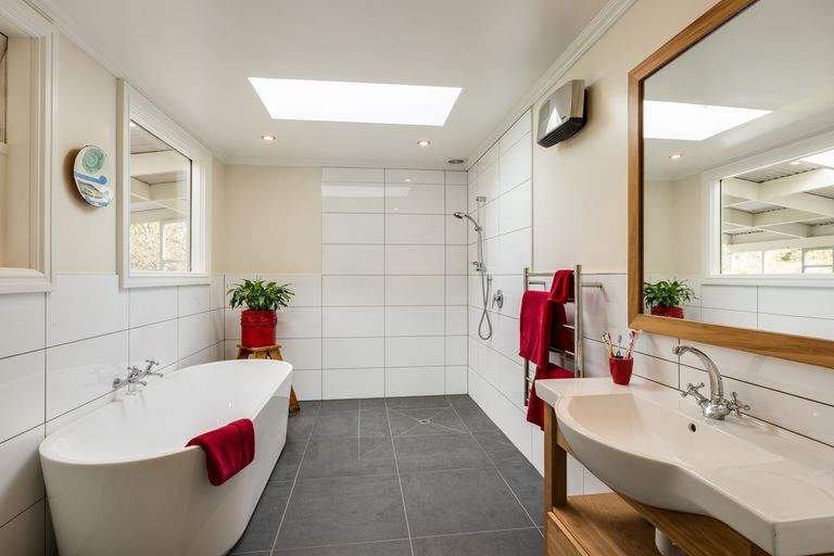 Photo of property in 27 Harbour Terrace, Careys Bay, Port Chalmers, 9023