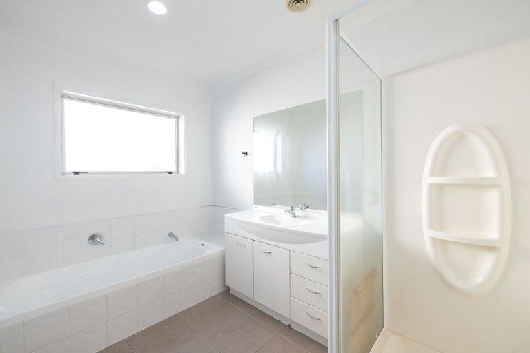 Photo of property in 2/100 Millers Road, Brookfield, Tauranga, 3110