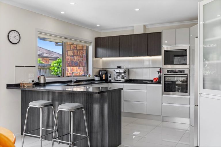 Photo of property in 16 Popata Close, Papamoa Beach, Papamoa, 3118