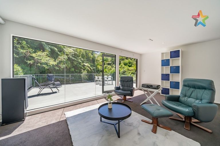 Photo of property in 18 Korokoro Road, Korokoro, Lower Hutt, 5012