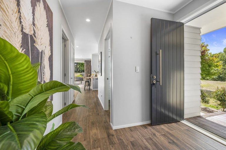 Photo of property in 949 State Highway 16, Waimauku, 0812