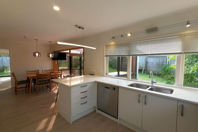 Photo of property in 15 Gretel Place, Hillcrest, Auckland, 0627