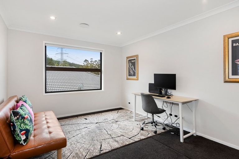 Photo of property in 8 Te Roera Place, Riverhead, 0820