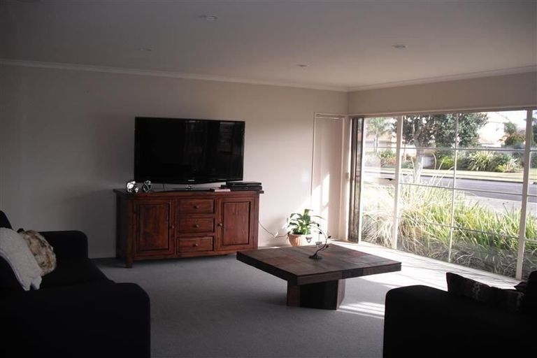 Photo of property in 95 Longford Park Drive, Takanini, 2112