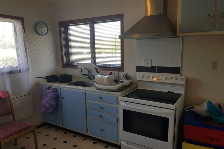 Photo of property in 2/22 Mannering Place, Hillcrest, Auckland, 0627