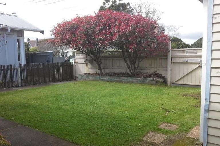 Photo of property in 52 Wallace Place, Westown, New Plymouth, 4310