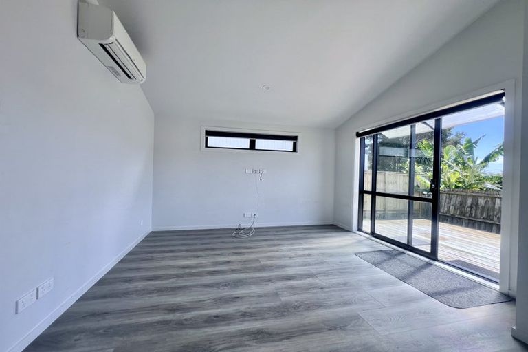 Photo of property in 57 Kelman Road, Kelston, Auckland, 0602