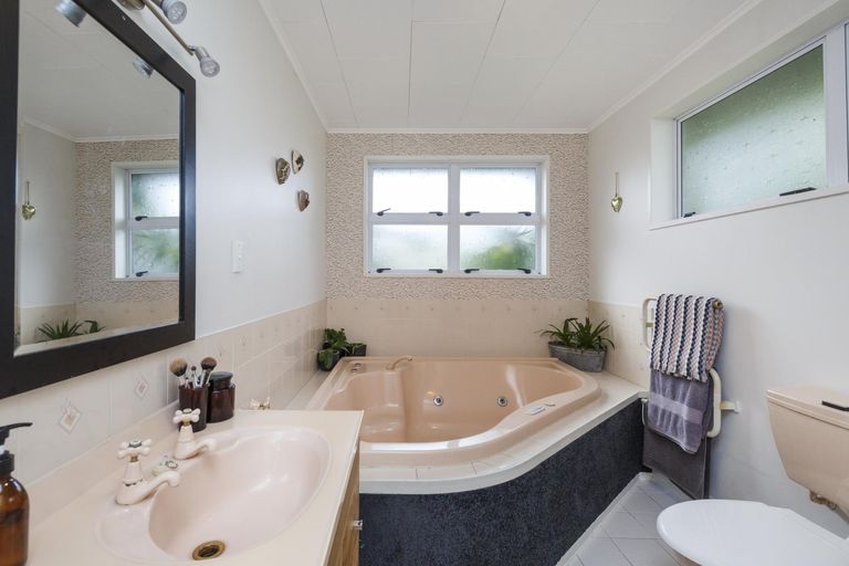 Photo of property in 52 John F Kennedy Drive, Milson, Palmerston North, 4414