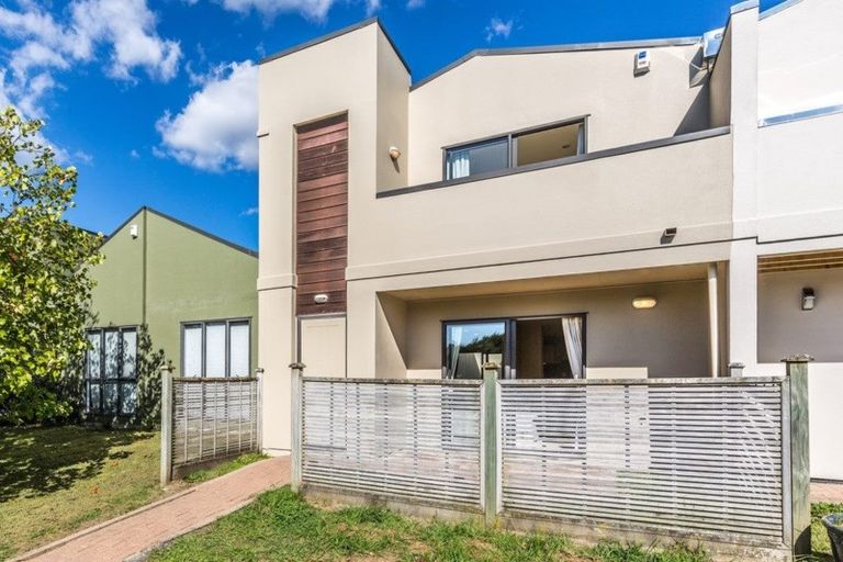 Photo of property in 5 Puma Drive, Golflands, Auckland, 2013