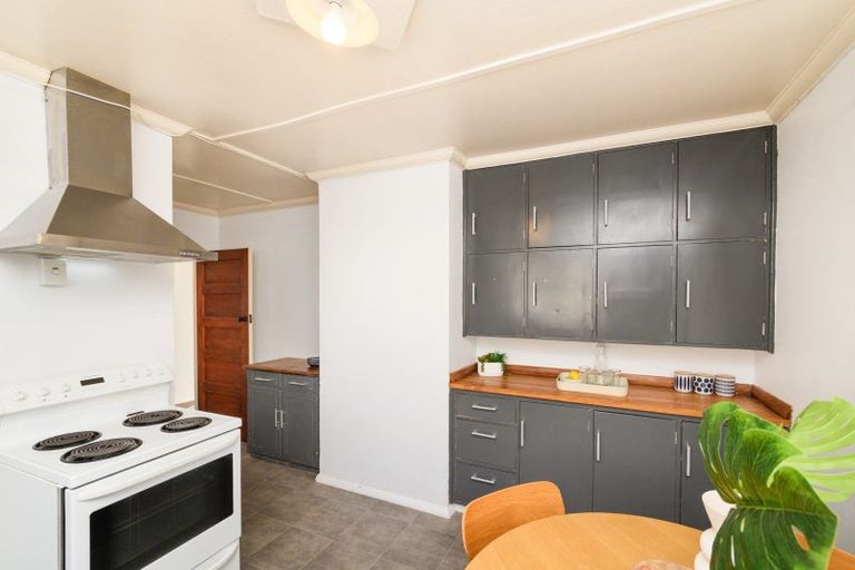 Photo of property in 660 Featherston Street, Roslyn, Palmerston North, 4414