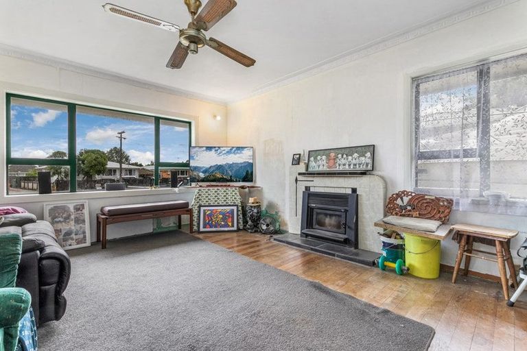 Photo of property in 14 Salas Place, Papakura, 2110