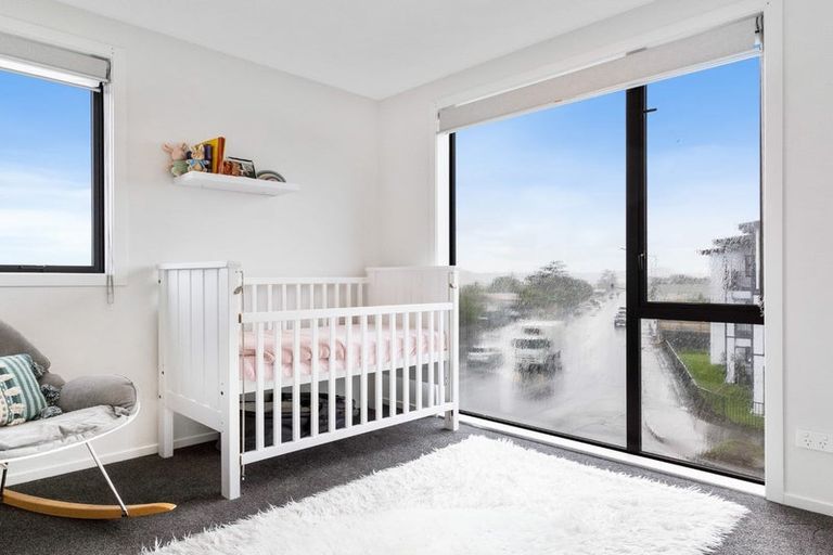 Photo of property in 1/1 Fruitvale Road, New Lynn, Auckland, 0600