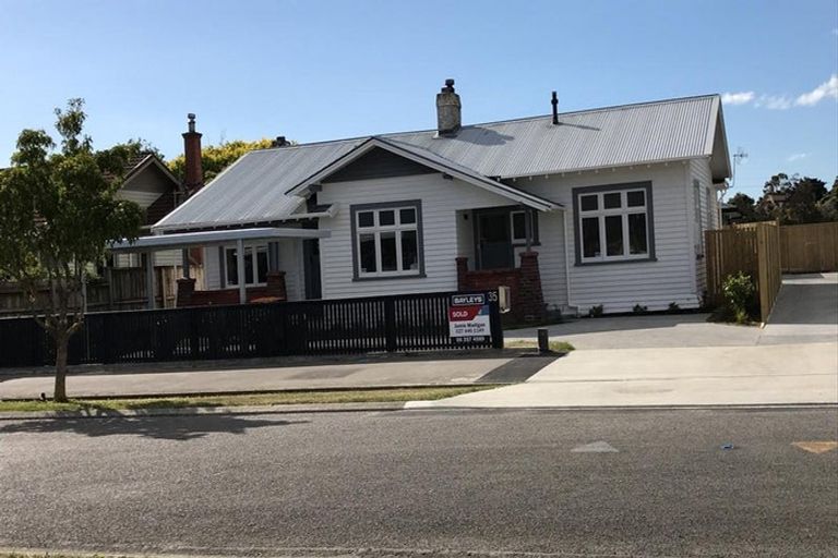 Photo of property in 35 Frederick Street, Terrace End, Palmerston North, 4410