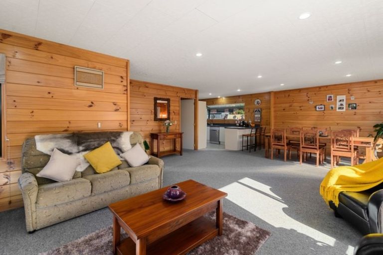 Photo of property in 10 Heaphy Place, Pukehangi, Rotorua, 3015