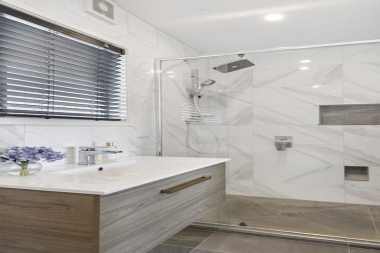 Photo of property in 15 Dalwhinnie Parade, Highland Park, Auckland, 2010