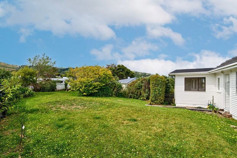 Photo of property in 56 Ranui Terrace, Tawa, Wellington, 5028
