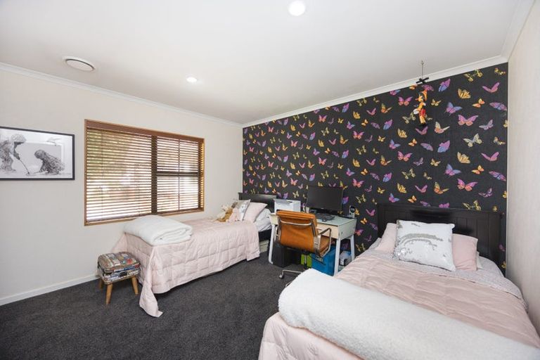 Photo of property in 320 Aokautere Drive, Aokautere, Palmerston North, 4471